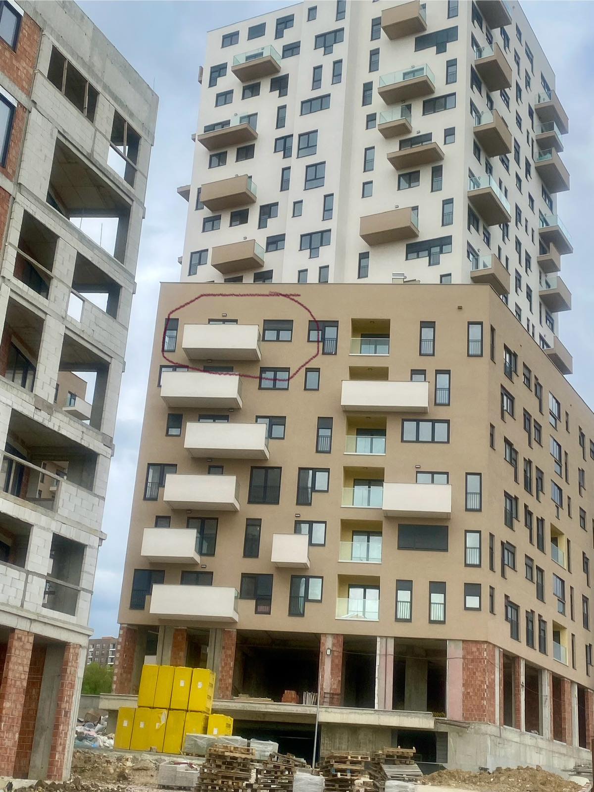 3 BANESË 174.9m² (bruto) në shitje – Rr. C, në lagjen KODRINA, Prishtinë